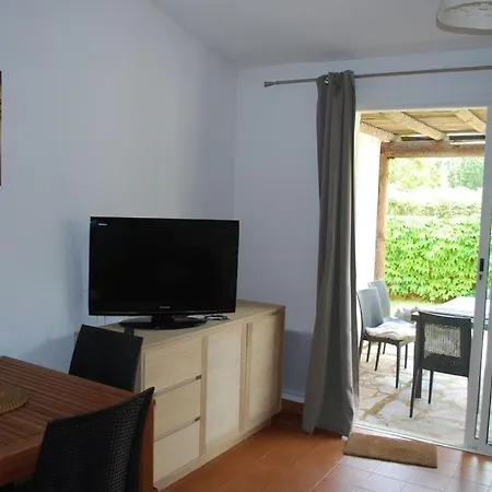 Marina Di Santa Giulia Tatil Evi *